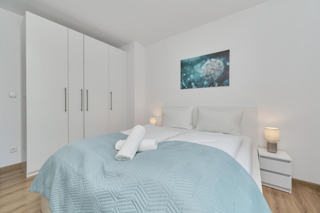 Spacious Apartment With Balcony Near The Slavic Hill Wroclaw By Renters Prestige Kültér fotó