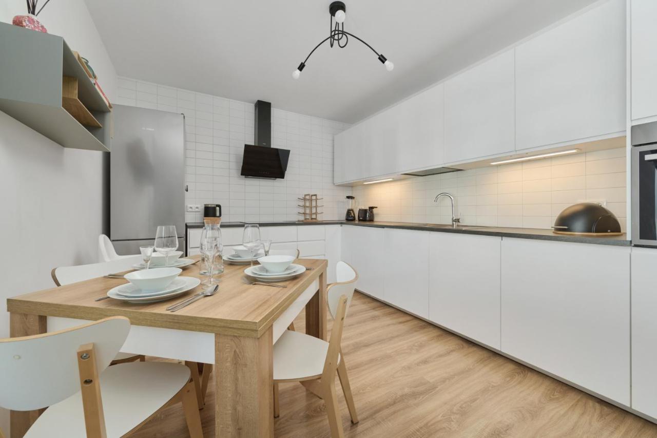 Spacious Apartment With Balcony Near The Slavic Hill Wroclaw By Renters Prestige Kültér fotó