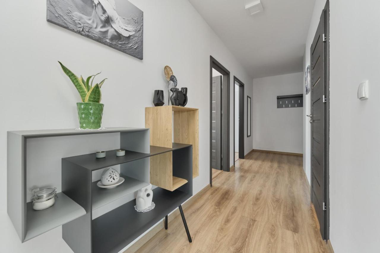 Spacious Apartment With Balcony Near The Slavic Hill Wroclaw By Renters Prestige Kültér fotó