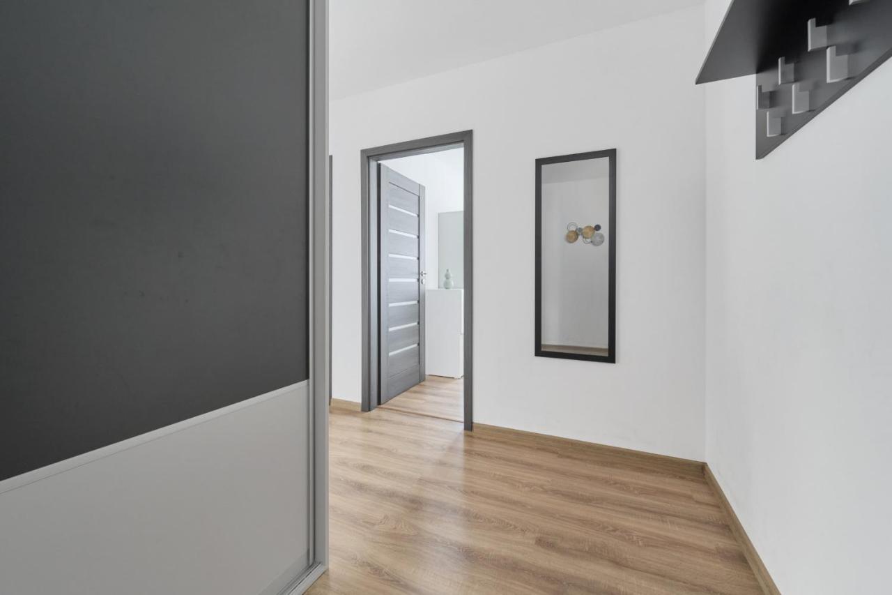Spacious Apartment With Balcony Near The Slavic Hill Wroclaw By Renters Prestige Kültér fotó