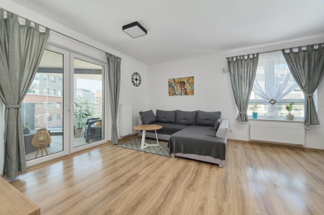 Spacious Apartment With Balcony Near The Slavic Hill Wroclaw By Renters Prestige Kültér fotó