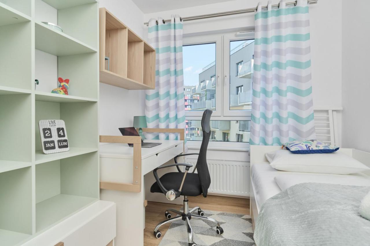 Spacious Apartment With Balcony Near The Slavic Hill Wroclaw By Renters Prestige Kültér fotó